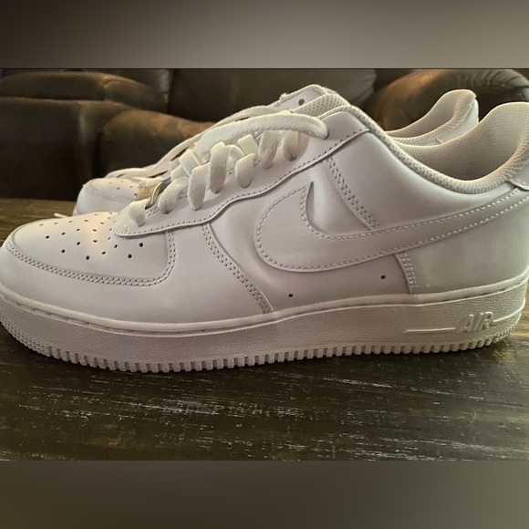 White air force brand new. - Picture 1 of 3